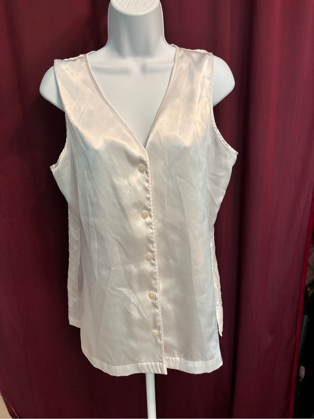 Morgan Taylor Cream Satin Button-Front Sleeveless Top